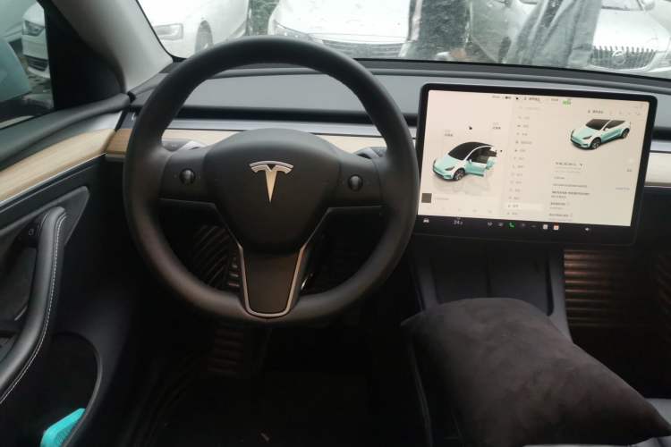 Used Tesla Model Y 2022 Long-Range All-Wheel-Drive Version