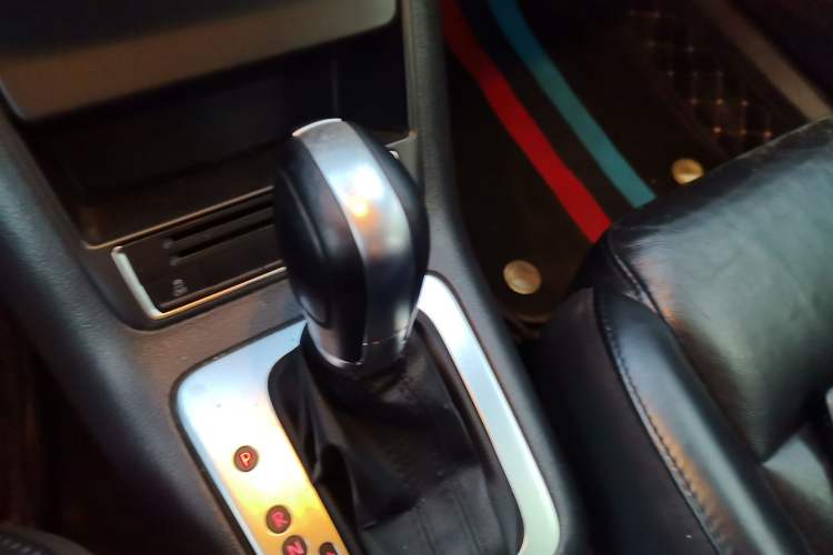 Used Volkswagen Tiguan 2015 1.8TSI Automatic Two-Wheel Drive Comfort Edition Gear Lever