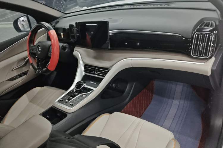 Used BYD Song Pro New Energy 2023 Champion Edition DM-i 71KM Navigation Model
