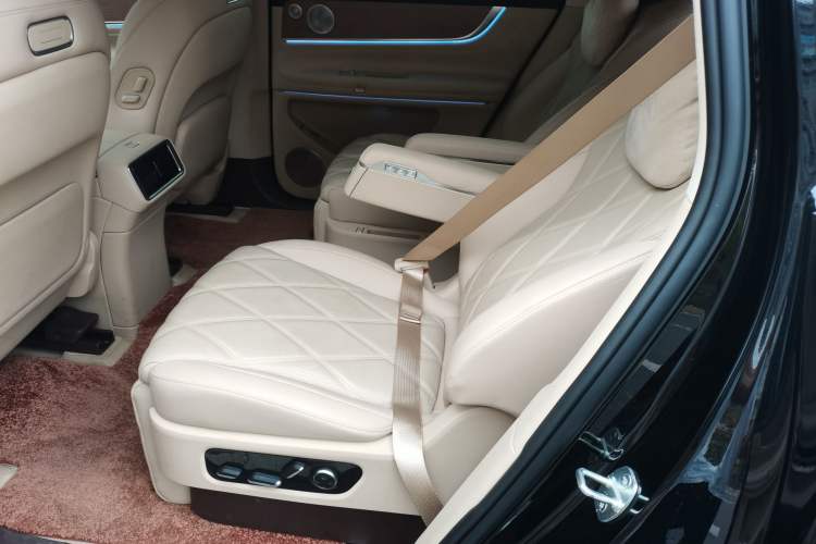 Used Hima AITO M9 2025 Extended-Range Max Version 52 kWh 6-Seater Edition Left Rear Seat