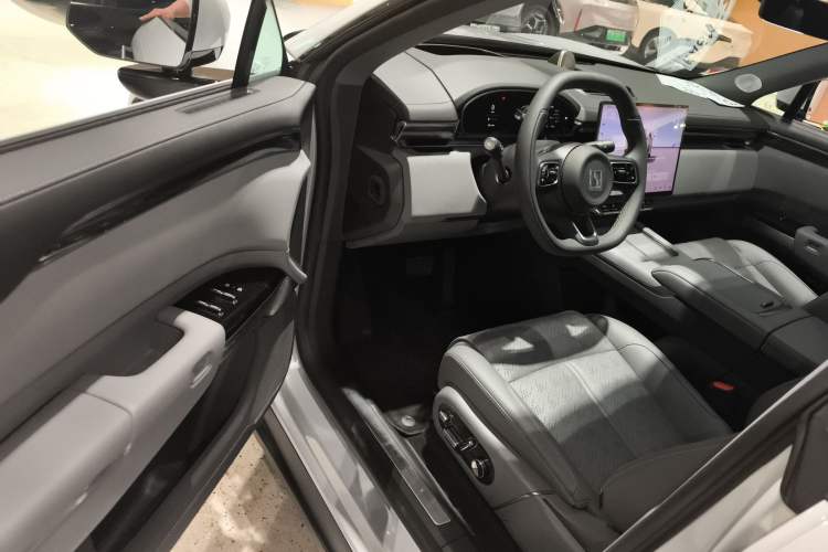 Used Zeekr 7X 2025 100 kWh Long-Range Rear-Wheel Drive with Intelligent Driving Features