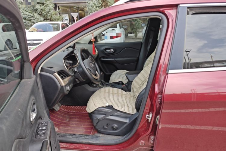 Used Jeep Cherokee 2016 2.4L All-in-One Edition Left Front Seat