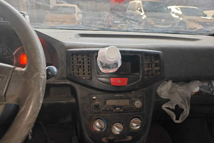 Used BAIC Weiwang 306 2011 1.3L base model 7 seats Audio And AC Panel