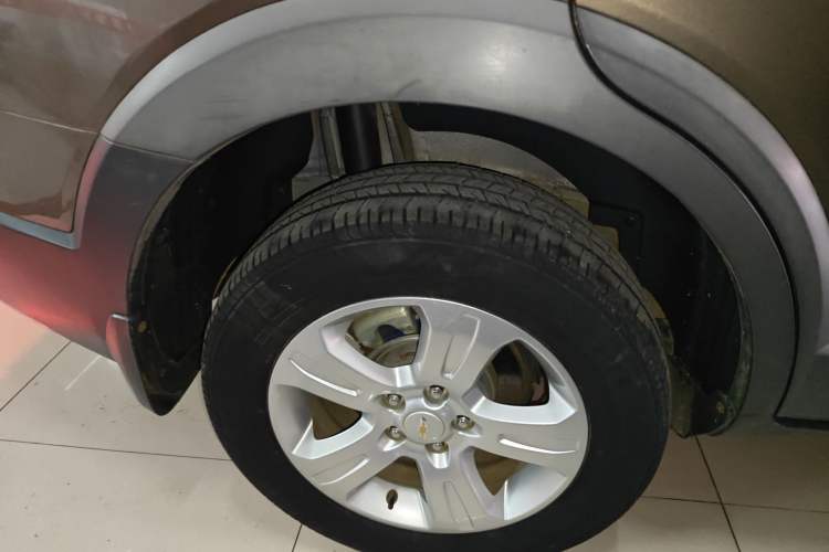 Used Chevrolet Captiva 2015 2.4L Two-Wheel Drive Urban Version 5 Seats Right Rear Wheel Hub