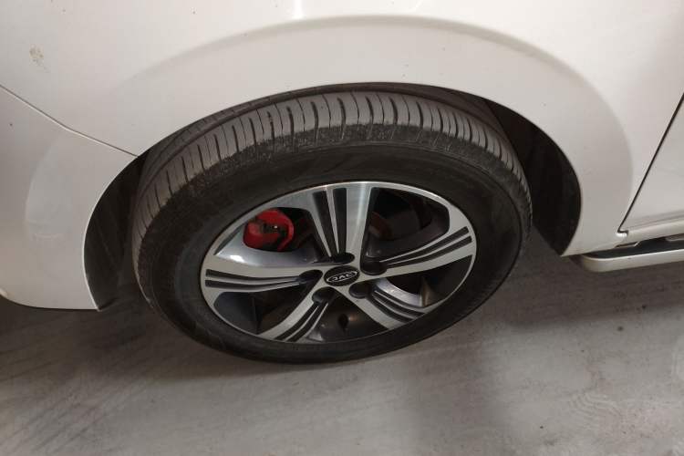 Used JAC Group Refine S2 2018 Smart Drive Edition 1.5L Manual Luxury Smart Model Left Front Wheel Hub