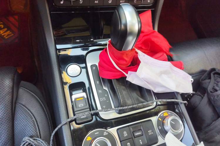 Used Volkswagen Touareg 2017 3.0 TSI Touareg Model Gear Lever