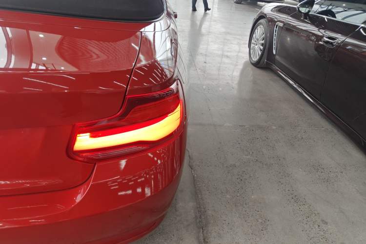 Used BMW 2 Series (Import) 2019 225i Convertible Coupe Sports Design Package
