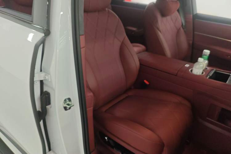 Used Hima AITO M8 2025 Extended-Range Ultra Version 53.4 kWh 6-Seater Edition
