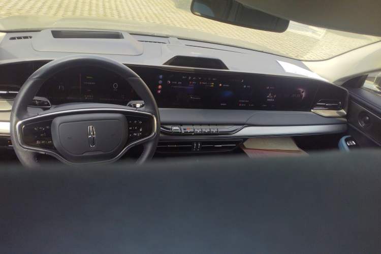 Used Lincoln Z 2024 2.0T Two-Wheel Drive Luxury Hybrid Version Center Console