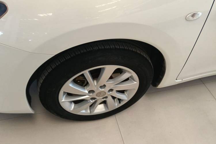 Used Nissan Tiida 2016 1.6L CVT Cool Dynamic Edition Left Front Wheel Hub