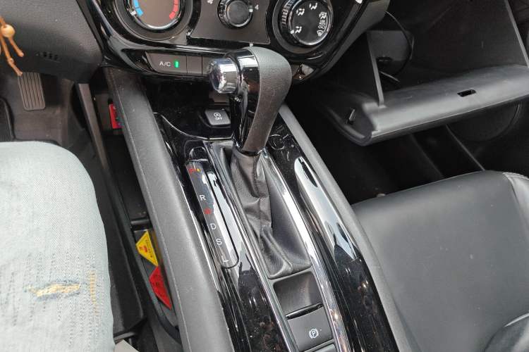 Used Honda Vezel 2020 1.5L CVT Elite Edition Gear Lever