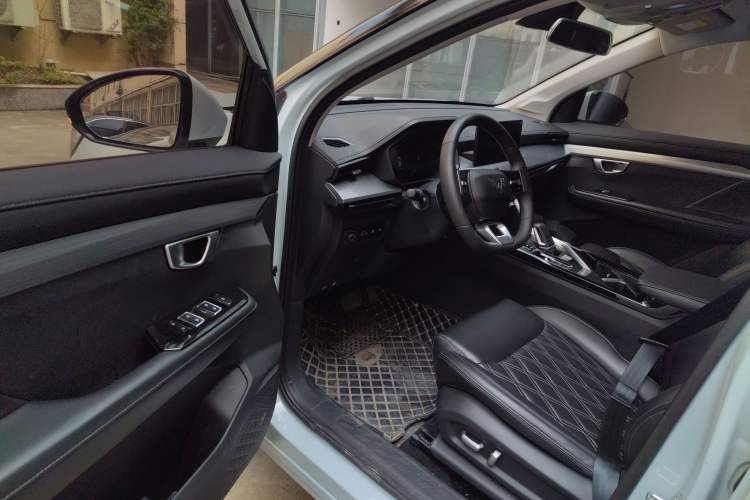 Used Wuling Asta 2022 2.0L DHT Electric-Speed Version
