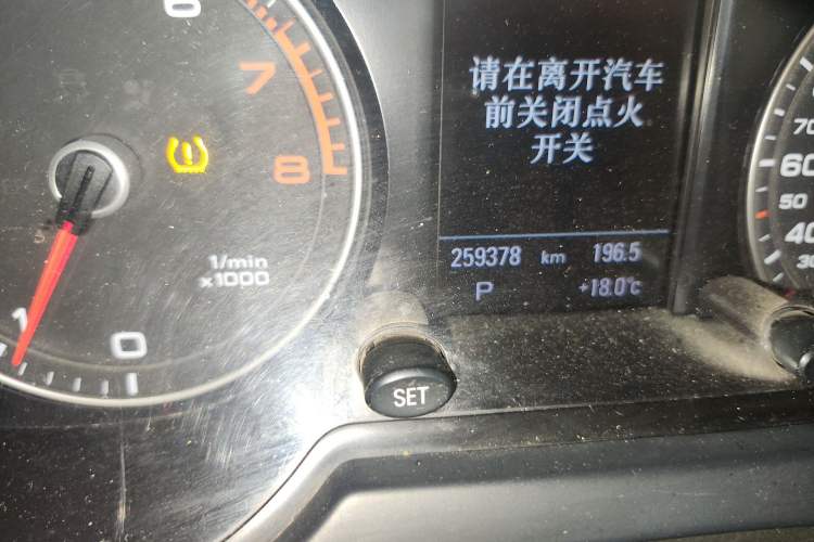 Used Audi Q5 2015 40 TFSI Comfort Model Odometer Close Up