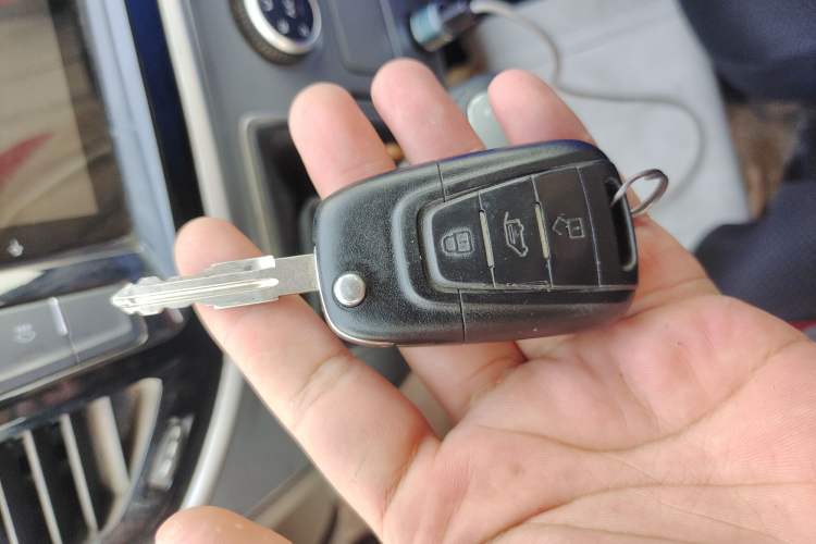 Used SAIC MAXUS Xintu V80 2020 2.5T Manual Classic City Delivery King Long Wheelbase Mid-Height 2/3 Seats