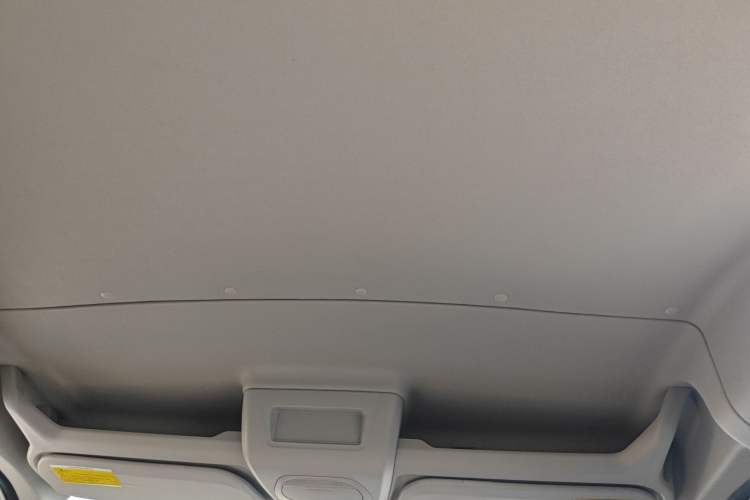 Used SAIC MAXUS Xintu V90 2020 2.0T AMT Yunjie Edition Front-Wheel Drive Rear Single Tire Short Wheelbase Mid-Height 6-Seater Headliner