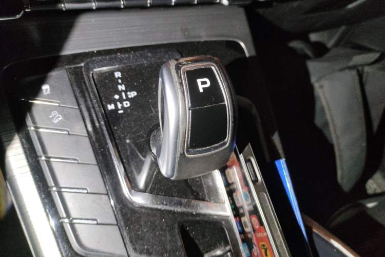 Used Geely Auto Emgrand X7 Sport 2020 1.8TD DCT Smart Connect PRO Gear Lever