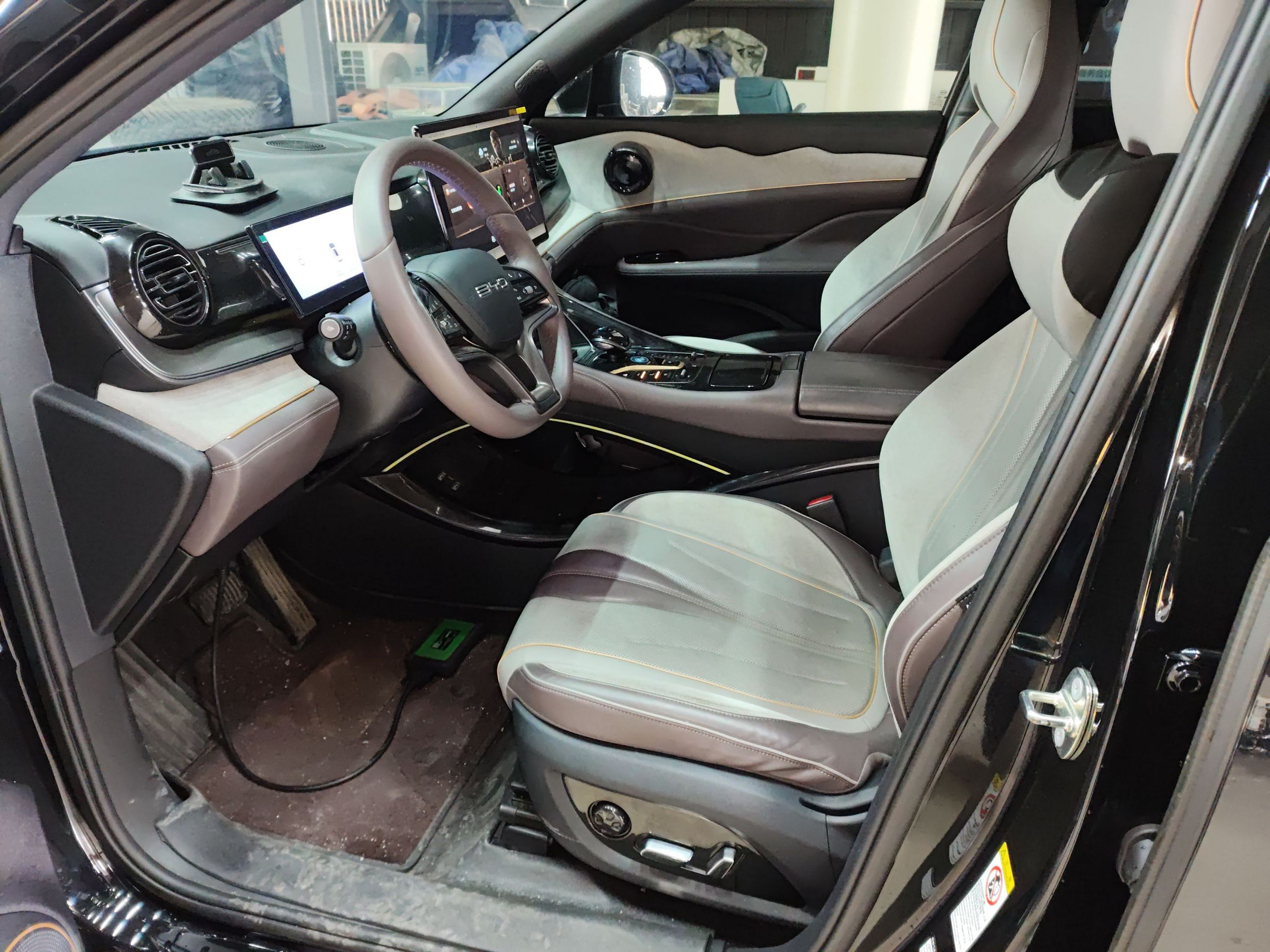 Переднее сиденье в автомобиле