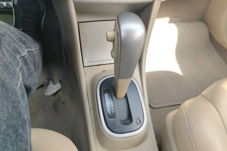 Used Nissan Sylphy 2012 Classic 1.6XE Automatic Comfort Edition Gear Lever