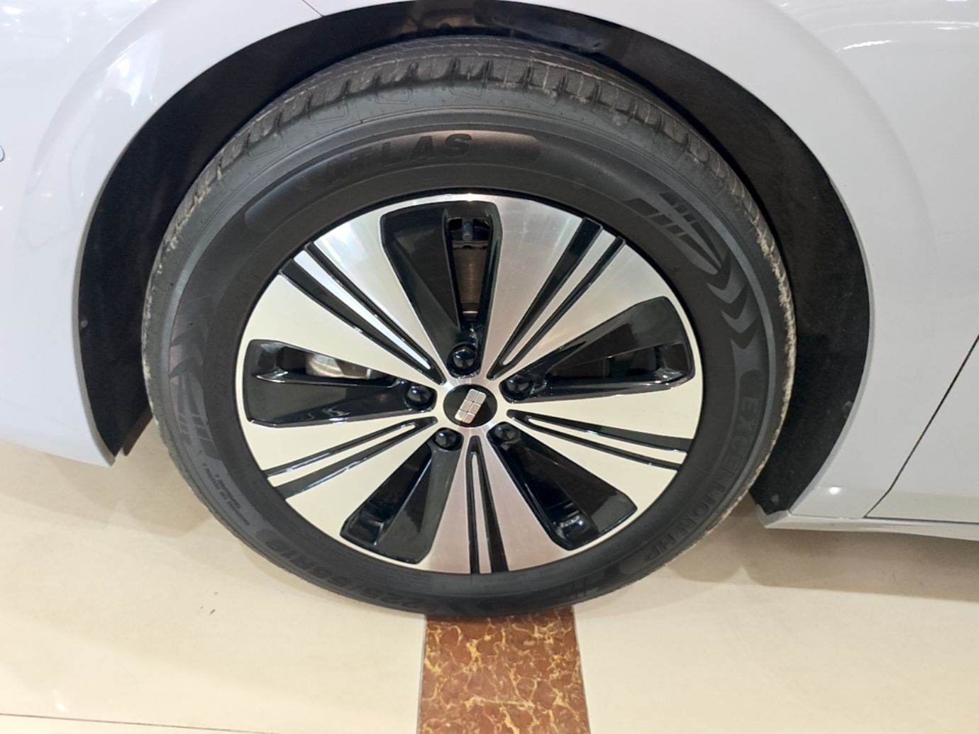 Geely Galaxy A7 2025 Model EM-i 150km Exploration+ Edition — снимка 10