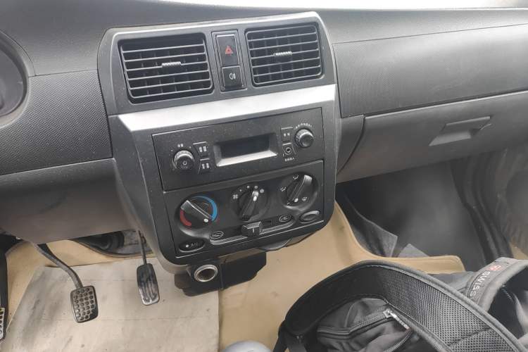 Used Wuling Rongguang 2014 1.2L S Base Model Audio And AC Panel