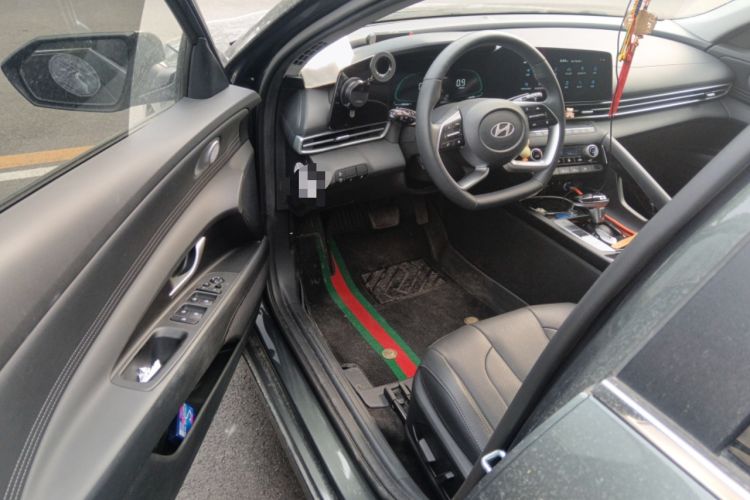 Used Hyundai Elantra 2023 1.5L CVT LUX Prestige Edition Driver Seat