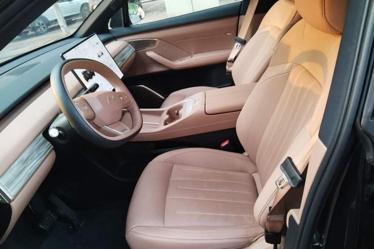 Used ONVO L60 2025 Model—60 kWh All-Wheel-Drive Version