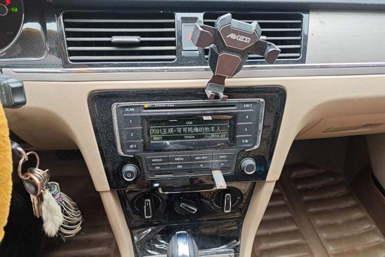 Used Volkswagen Bora 2014 1.6L Automatic Comfort Model Audio And AC Panel