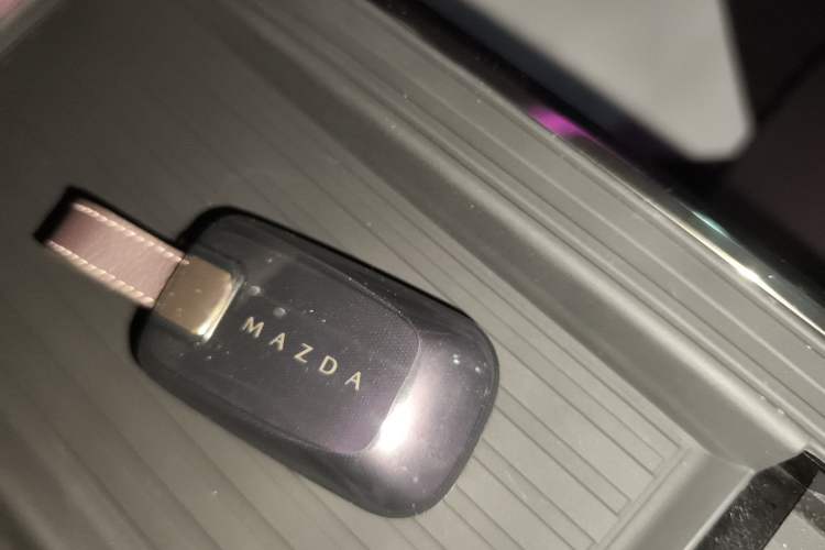 Used Mazda EZ-60 2025 Model Range-Extended 200 Max
