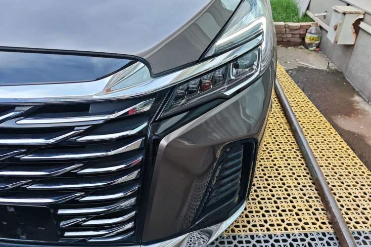 Used Buick GL8 2023 Land Executive Class Comfort Model
