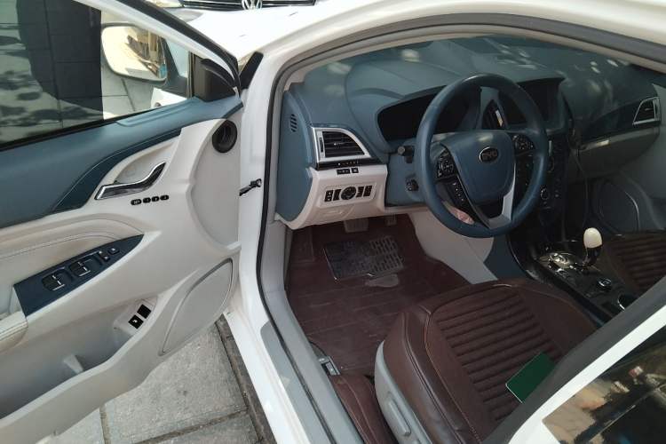 Used BYD Qin New Energy 2014 1.5T Flagship Model Driver Seat