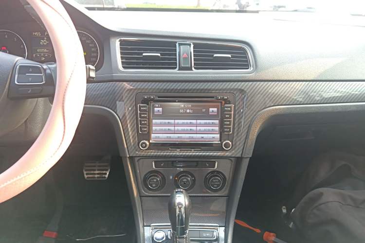 Used Volkswagen Cross Lavida 2014 1.4TSI DSG