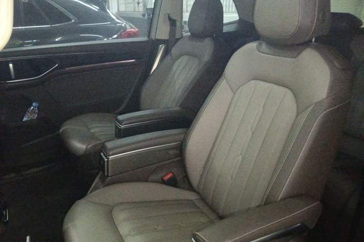 Used Volkswagen Viloran 2024 330TSI Luxury Edition Left Rear Seat