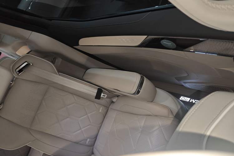 Used Volvo EM90 2025 Ultra Six-Seater