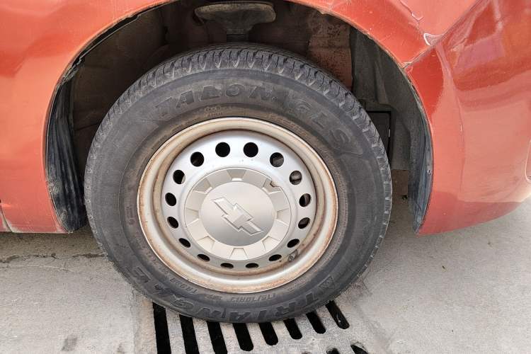 Used Chevrolet Sail 2010 Sedan 1.2L Manual Warm Edition Right Front Wheel Hub