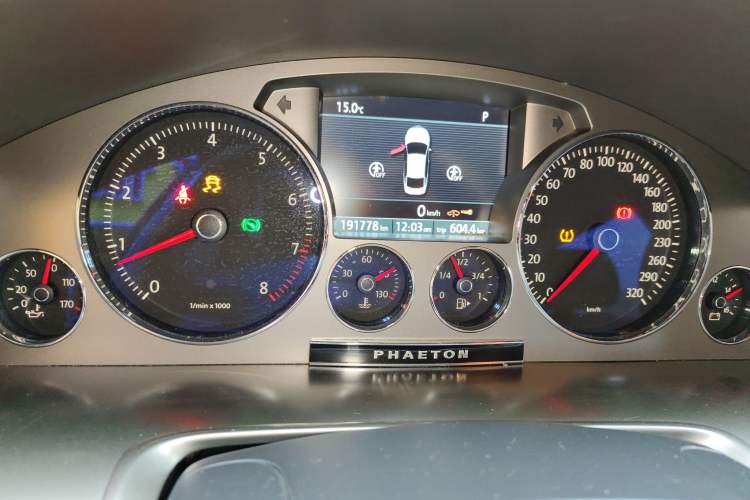 Used Volkswagen Phaeton 2011 4.2L V8 4-seat Extended-Range Individual Edition
