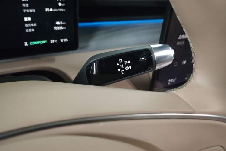 Used XPeng X9 2025 740 Ultra-Long Range Max Gear Lever