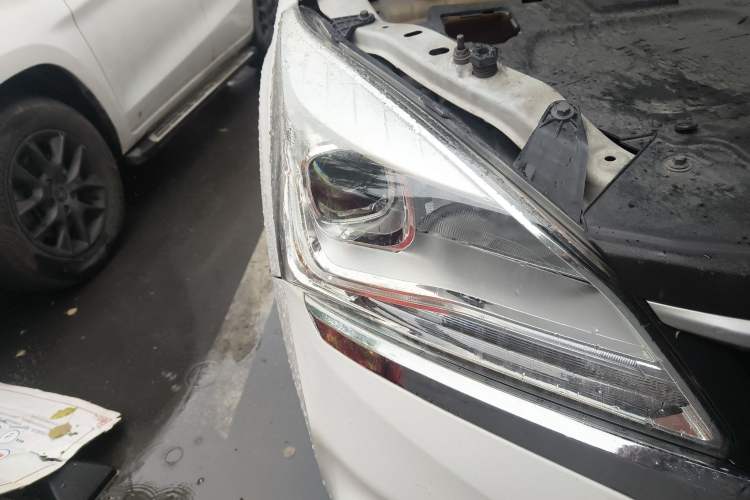 Used HYOSOW H3 2015 1.5L manual luxury version
