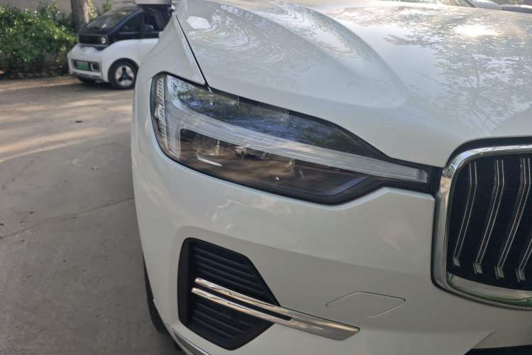 Used Volvo XC60 2024 B5 4x4 Smart Luxury Edition Right Front Headlight