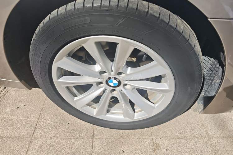 Used BMW 5 Series 2014 520Li Elegant Model
