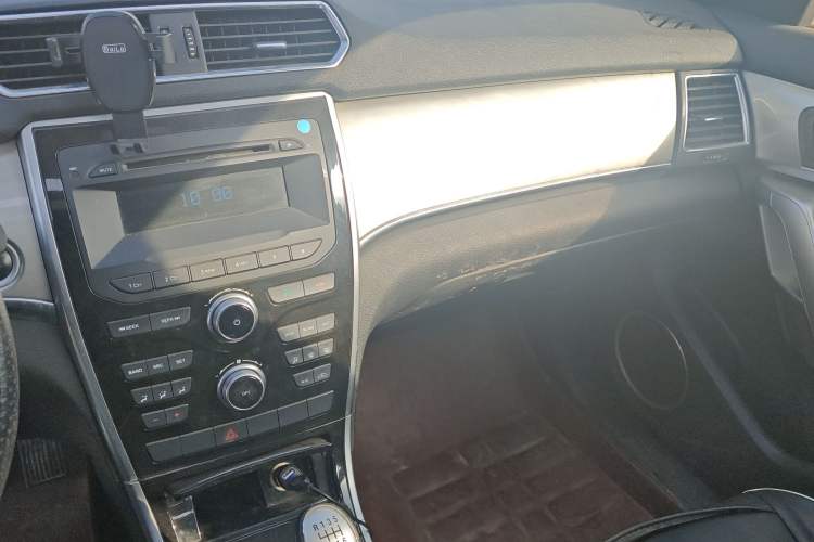 Used Haval H2 2016 Red-Label 1.5T Manual Two-Wheel Drive Comfort Model
