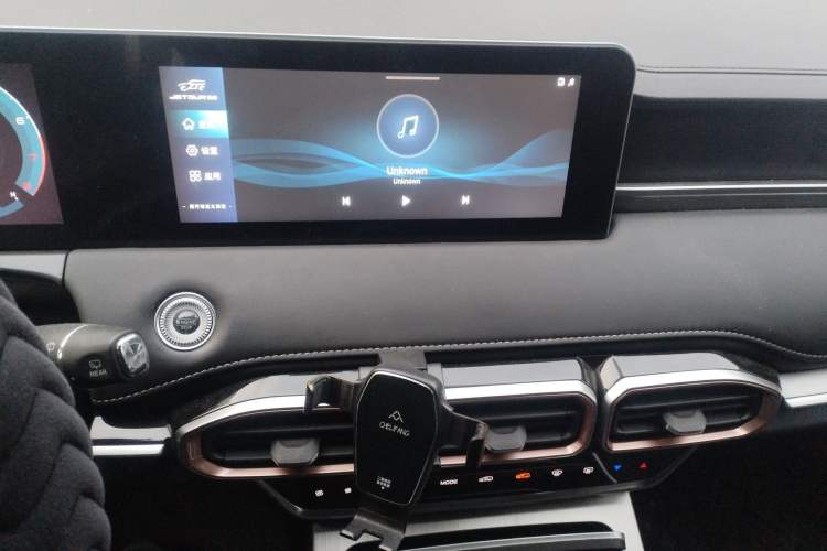 Used JETOUR X70 PLUS 2021 Revised Version 1.5T Manual 5-Seater Audio And AC Panel