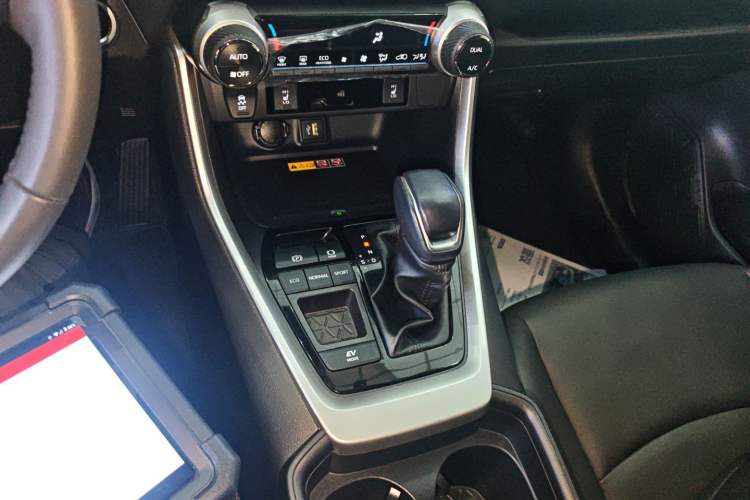 Used Toyota RAV4 2024 Dual-Motor 2.5L E-CVT Two-Wheel Drive Elite Plus Edition