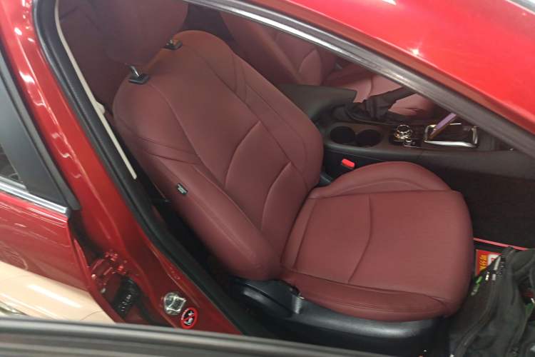 Used Mazda 3 Axela 2016 Sedan 1.5L Automatic Comfort Model
