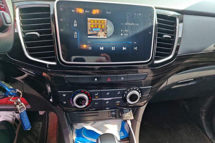 Used Isuzu D-MAX 2020 2.5T Two-Wheel Drive Automatic Flagship Version China VI Emission Standard JE4D25Q6A
