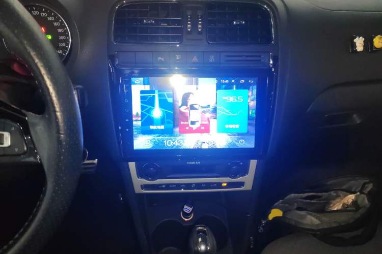 Used Volkswagen Polo 2016 1.6L Cross Polo Automatic Audio And AC Panel