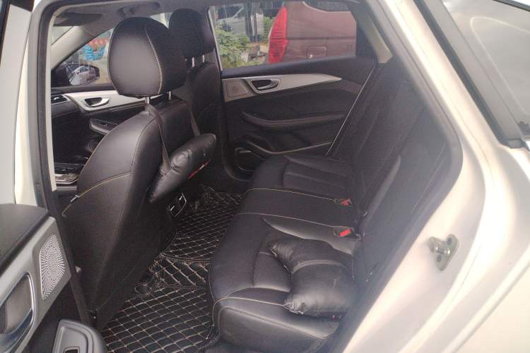 Used Roewe i6 MAX 2020 300TGI Automatic "Swell Cool Smart Drive" Edition Left Rear Seat