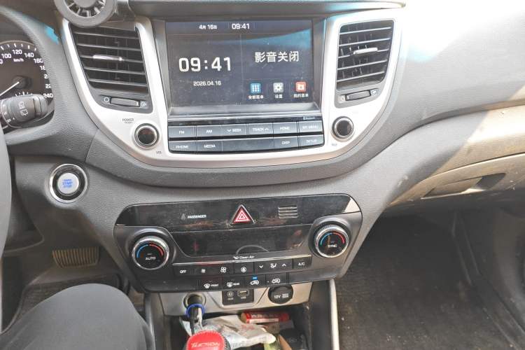 Used Hyundai Tucson 2015 1.6T Dual-Clutch Two-Wheel-Drive Smart Model Audio And AC Panel