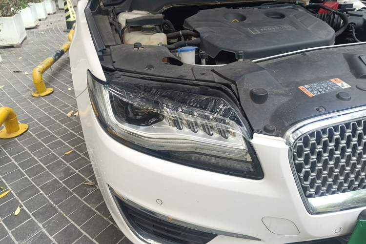 Used Lincoln MKZ 2017 2.0T Luxury Edition Right Front Headlight