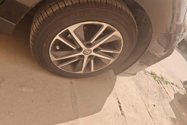 Used Venucia D60 2018 1.6L CVT Smart Connect Elite Edition Right Front Wheel Hub