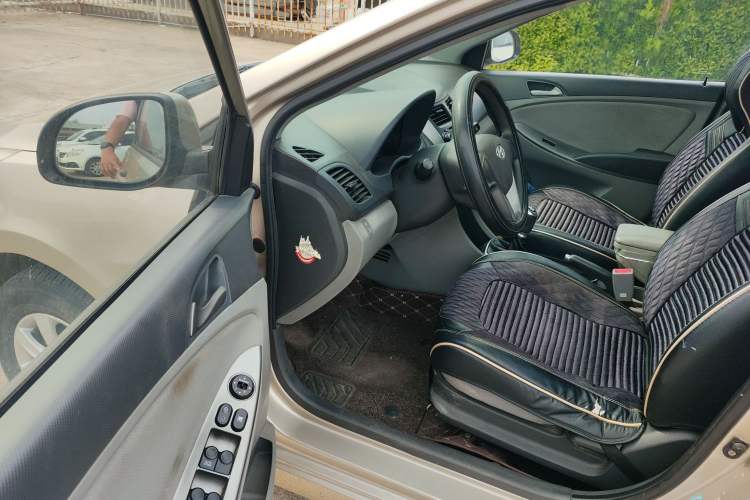 Used Hyundai Verna (older generation) 2014 1.4L Manual Smart GLS Trim
